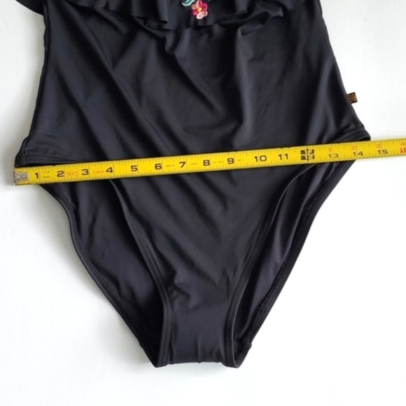 La Vie en Rose One Shoulder Ruffle Embroidered Flowers Black Bathing Suit Size M - Picture 11 of 11